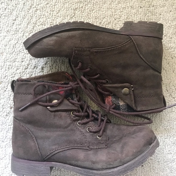brown and plaid combat boots - Picture 1 of 3